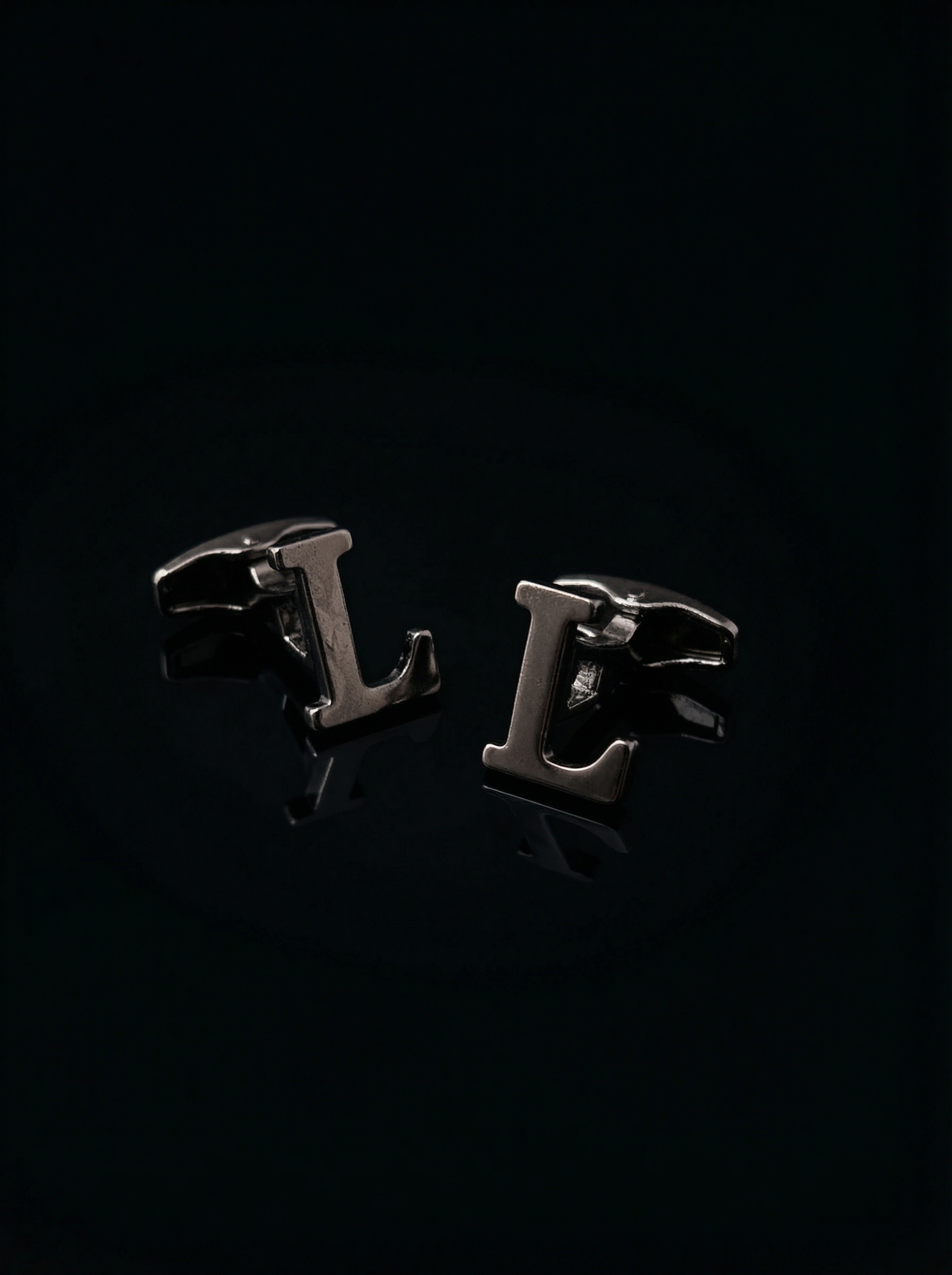 Black Letter L Cufflinks Tivaaro