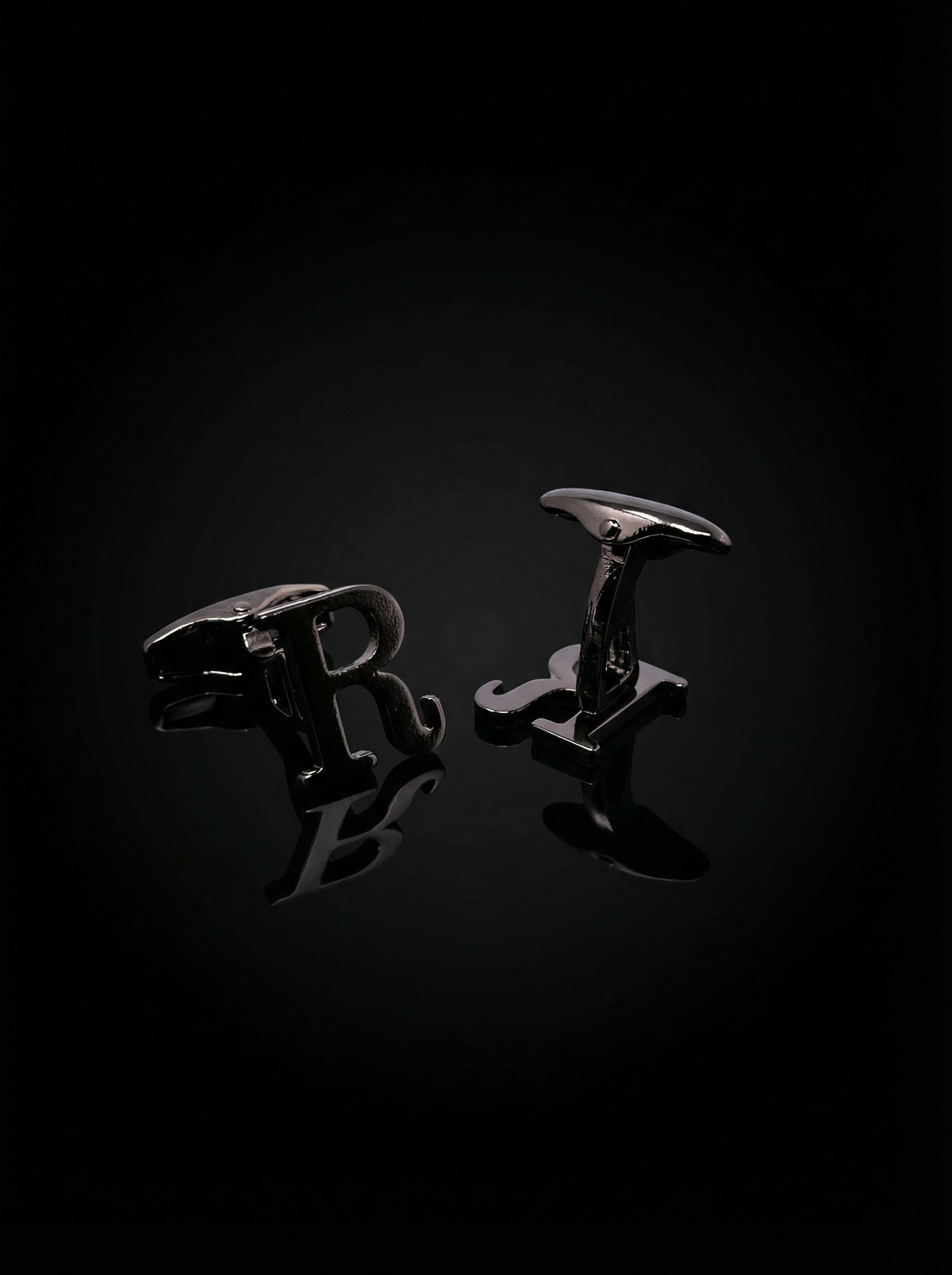 Black Letter R Cufflinks Tivaaro