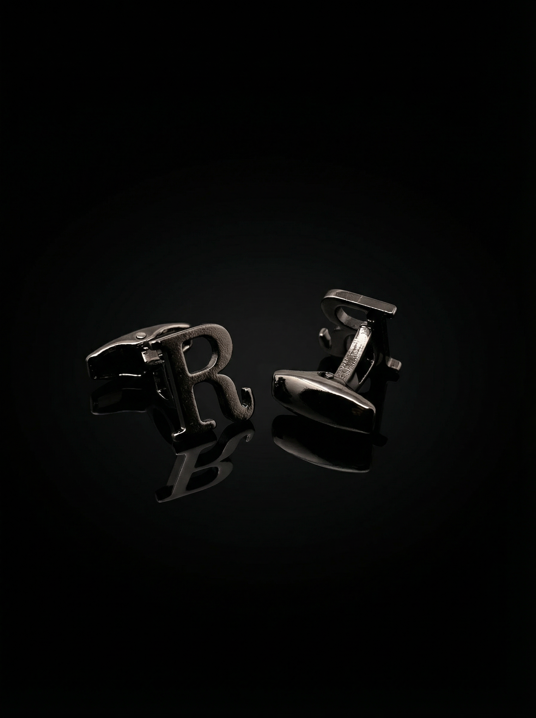 Black Letter R Cufflinks Tivaaro