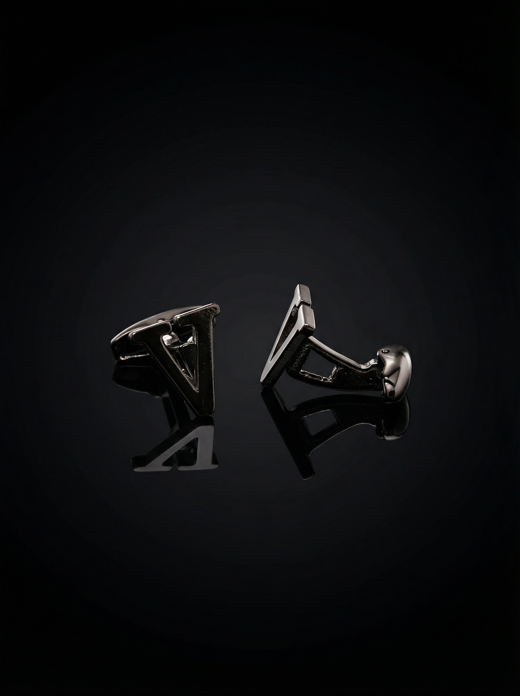 Black Letter V Cufflinks Tivaaro