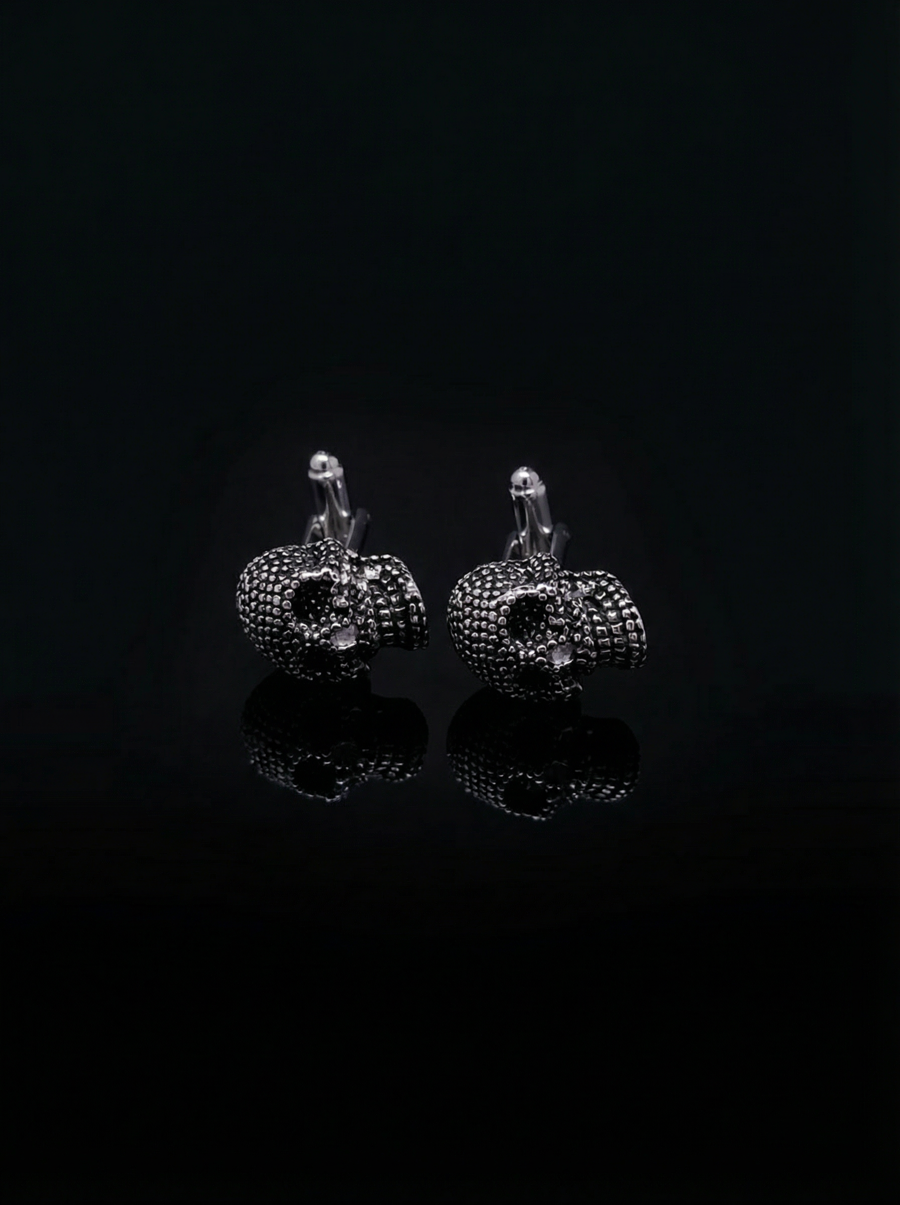 Gothic Skull Cufflinks Tivaaro