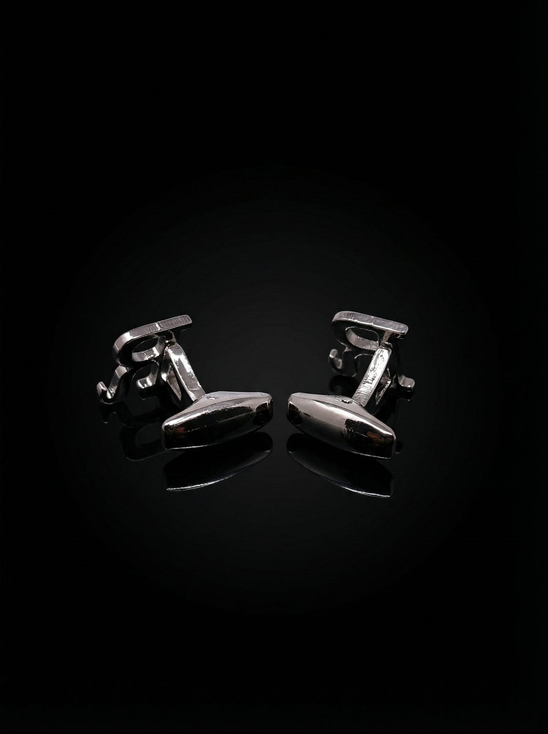 Letter R Cufflinks Tivaaro