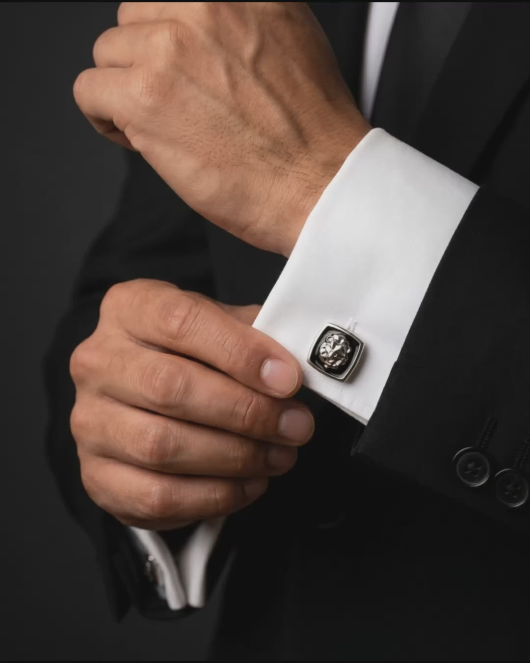 Load video: lion-face-cufflinks-1059-555
