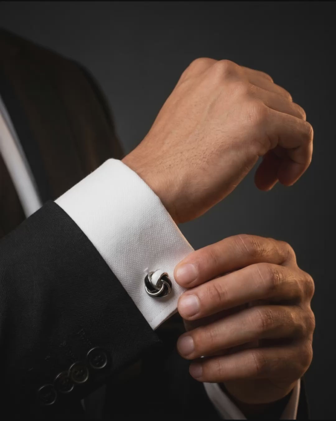 Load video: smooth-knot-cufflinks-1117-111.mp4