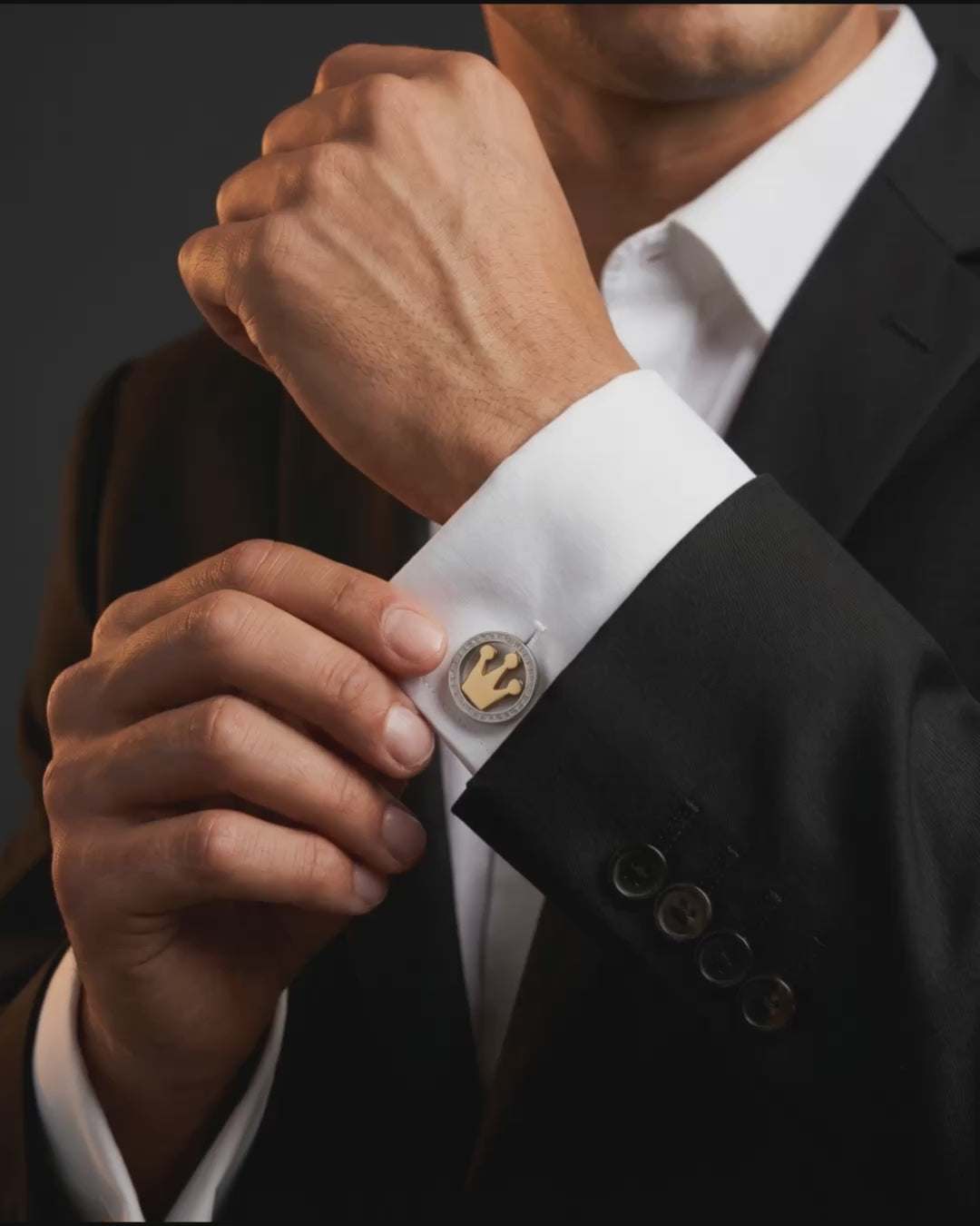 Load video: crown-emblem-cufflinks-1320-333.mp4