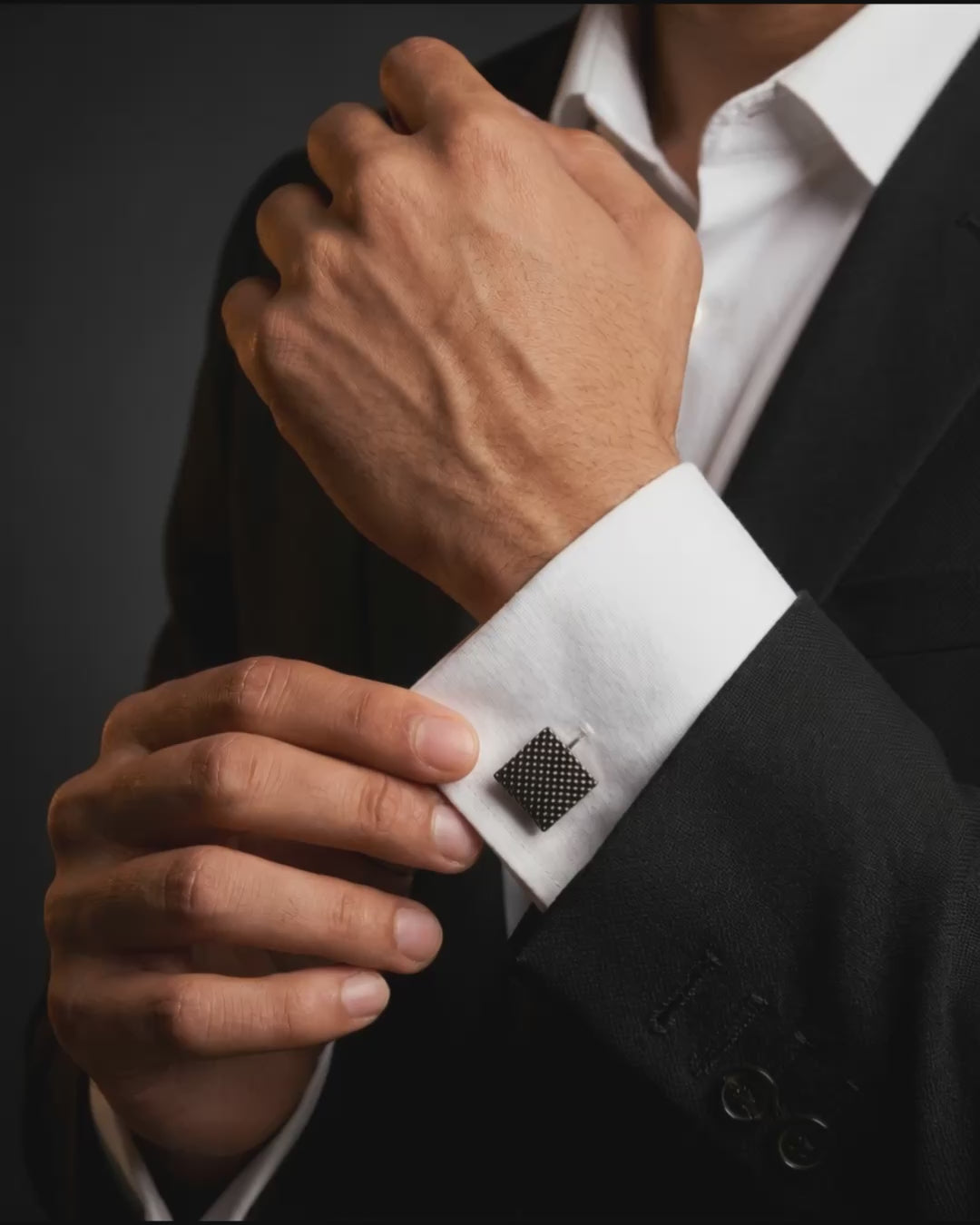 Load video: Carbon Fiber Texture Cufflinks Video