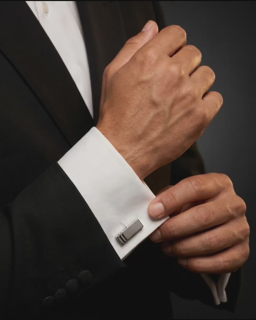 Load video: Pillar Cufflinks Video