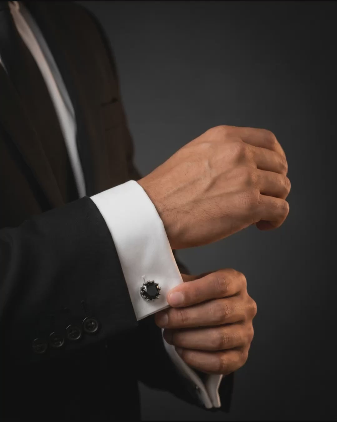 Load video: Black Gemstone-Style Solitaire Cufflinks