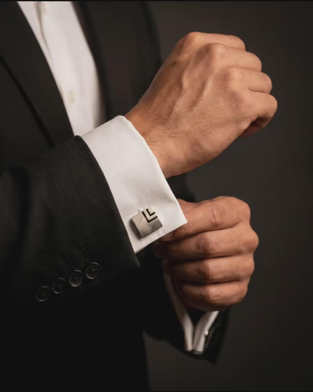 Load video: Geometric Vertex Cufflinks Video