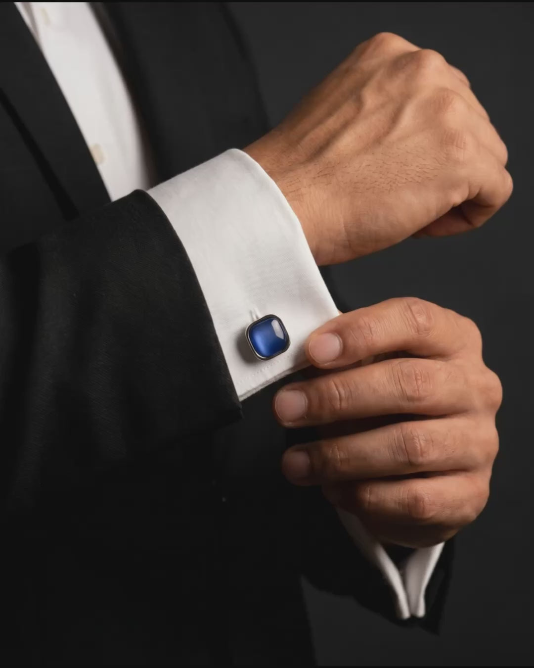 Load video: cobalt-blue-cufflinks-1380-555