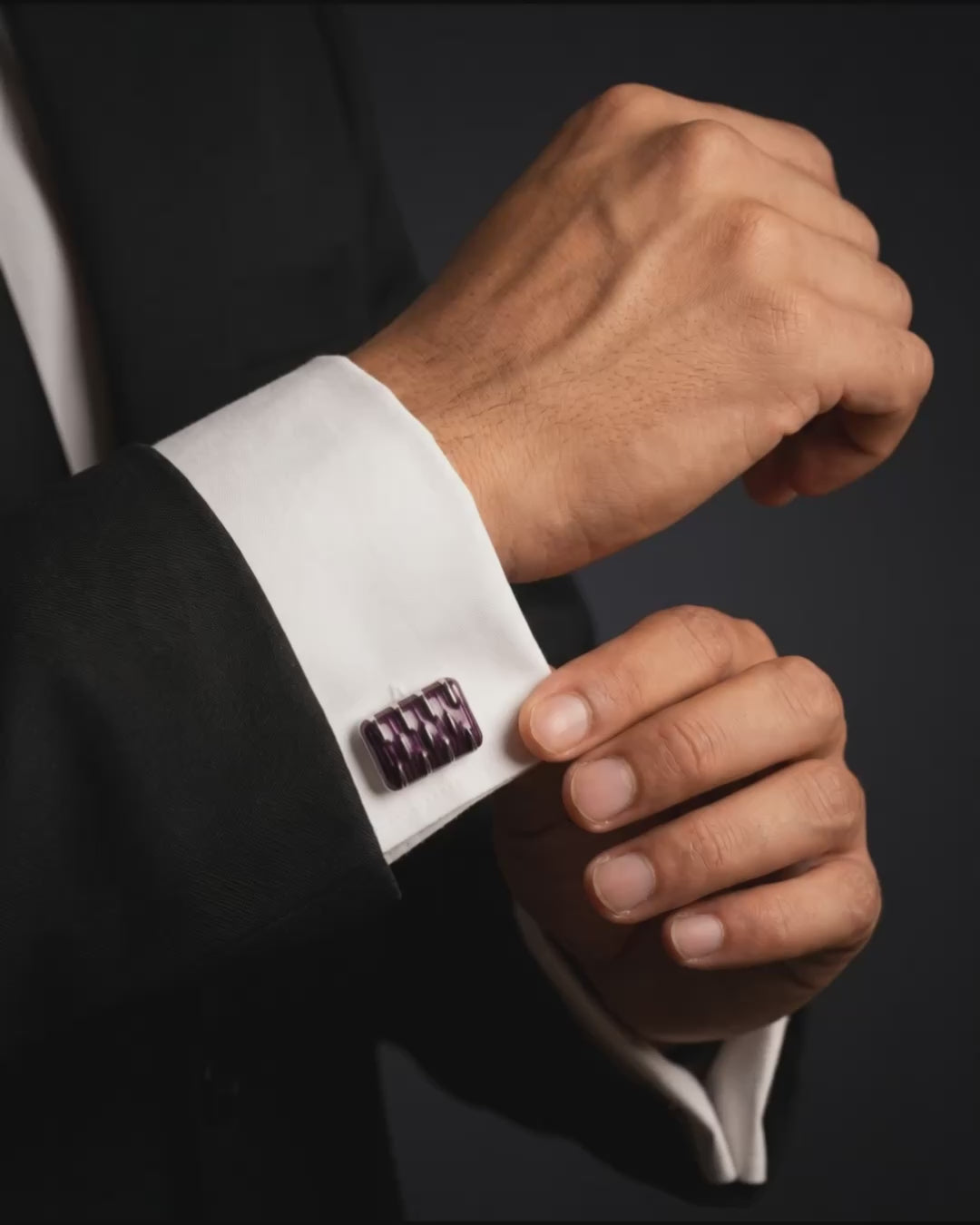 Load video: red-wine-bar-cufflinks-1385-555